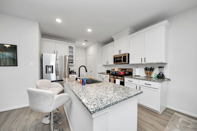 3BR Corporate & Family Getaway Near Katy Mills