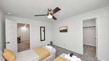 3 bedrooms, iron/ironing board, WiFi, bed sheets