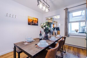 Rumah, patio | Makan di kamar