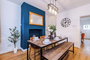 Rumah, patio | Makan di kamar