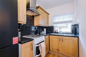 House, Patio | Private kitchen - 50 Gloucester Street (Chester)