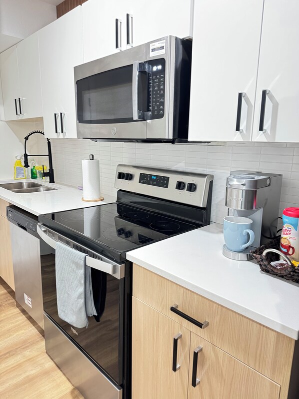 Fridge, microwave, oven, stovetop