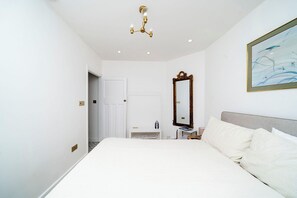 2 quartos, ferros/tábuas de passar roupa, Wi-Fi, roupa de cama