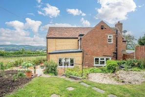 Exterior - Modern Snitton Cottage & Gardens (Snitton)