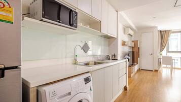 Fridge, microwave, stovetop, electric kettle