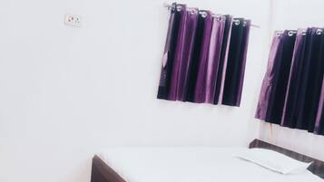 Family Double Room, Air conditioning | Hypo-allergenic bedding, desk, soundproofing, free WiFi