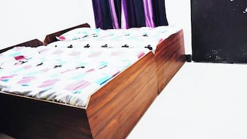 Habitación doble familiar, aire acondicionado | Ropa de cama hipoalergénica, escritorio, insonorización y wifi gratis