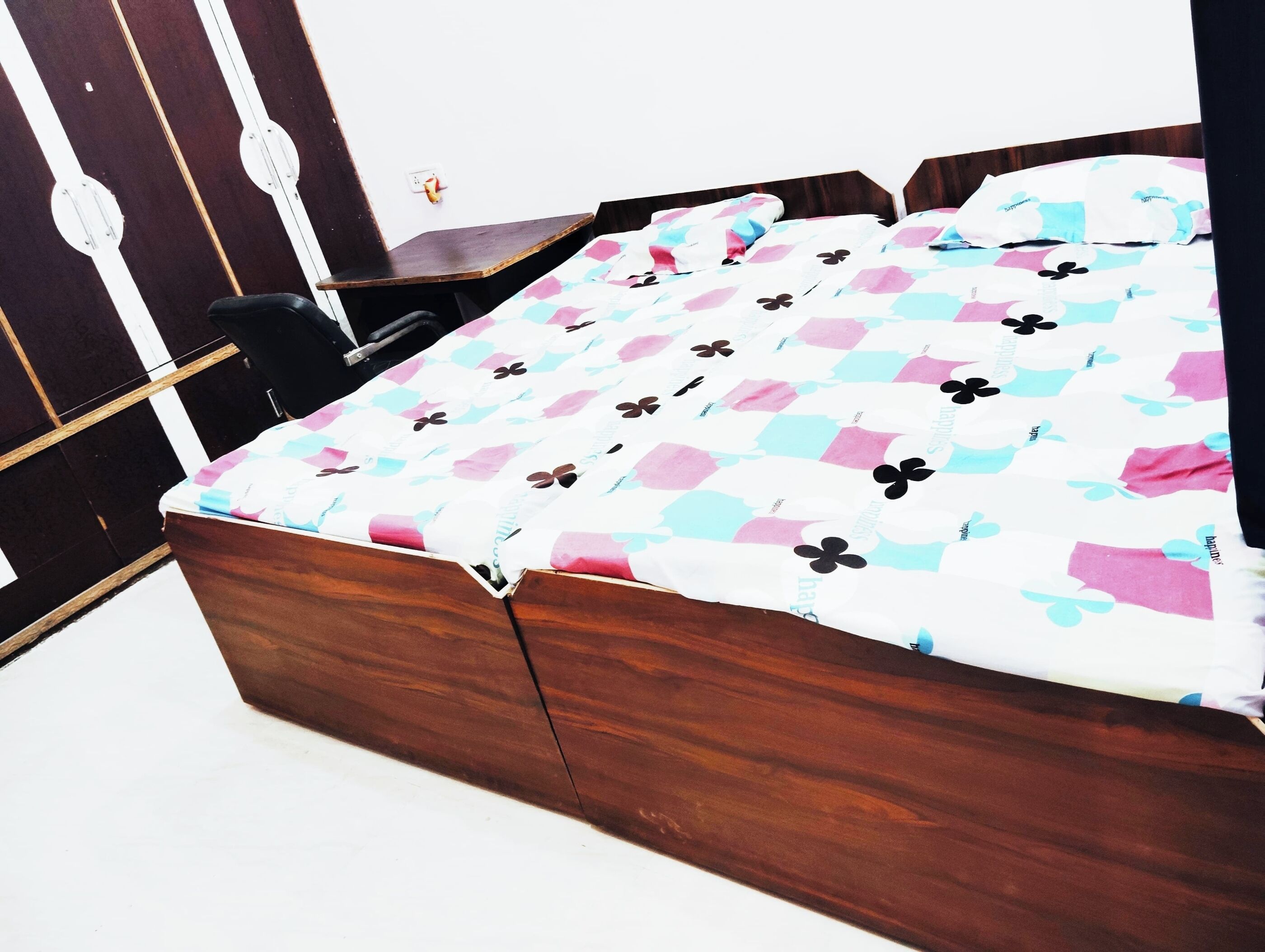 Family Double Room, Air conditioning | Hypo-allergenic bedding, desk, soundproofing, free WiFi