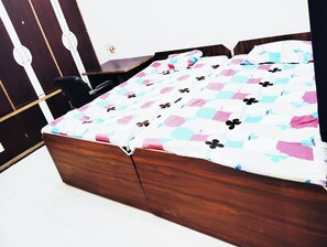 Quarto casal família, ar-condicionado | Roupas de cama antialérgicas, escrivaninha, quartos à prova de som