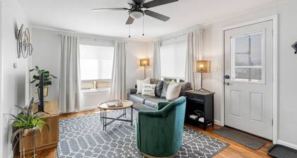 Cozy 2BR Getaway & Sleep 6 | The Emerald City Bungalow