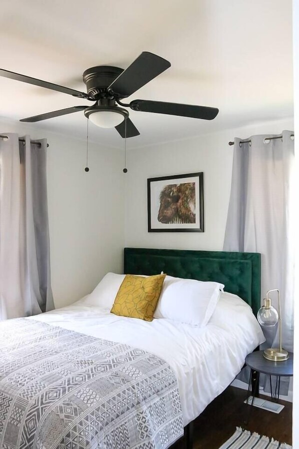 2 habitaciones, tabla de planchar con plancha, wifi y ropa de cama 