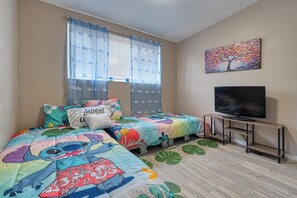 3 bedrooms, desk, WiFi, bed sheets
