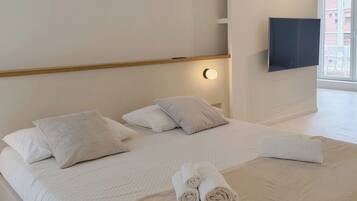2 bedrooms, desk, travel crib, free WiFi