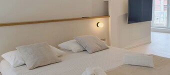 Floor 7 | Bright penthouse with terrace