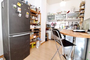 電子レンジ、食器洗い機、電気ポット