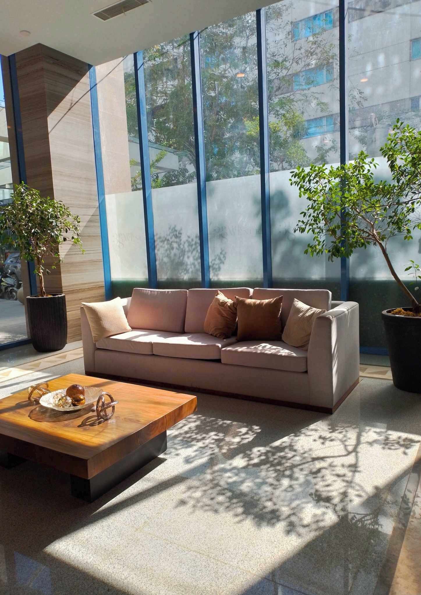 Stylish Cebu Escape With Sea Views, Pools & Balcony - Cebu City
