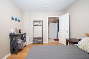 1 habitación, tabla de planchar con plancha, wifi y ropa de cama