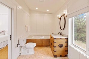 Shower, jetted bath, hair dryer, towels