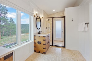 Shower, jetted bath, hair dryer, towels
