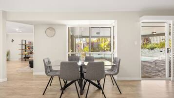 House | In-room dining