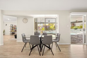 House | In-room dining