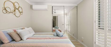 House | Iron/ironing board, free WiFi