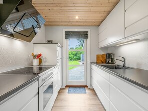Fridge, cookware/dishes/utensils