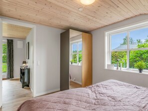 2 bedrooms, internet