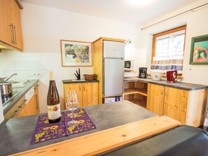 Fridge, microwave, dishwasher, cookware/dishes/utensils