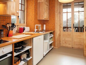Kühlschrank, Geschirrspüler, Kochgeschirr/Geschirr/Besteck