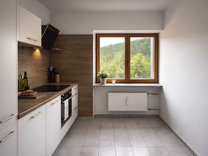 Kühlschrank, Mikrowelle, Ofen, Geschirrspüler