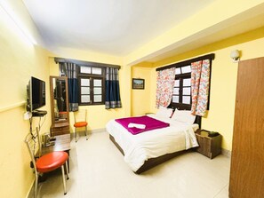 Deluxe Double Room, Mountain View | Desk, free WiFi, bed sheets