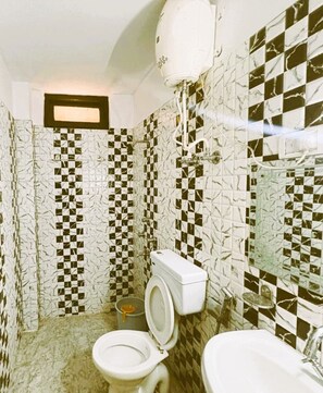 Deluxe Double Room | Bathroom - Himalyan Gate Way Residency Darjeeling (Darjeeling)