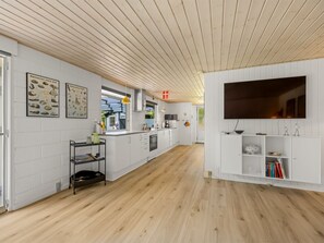 Fridge, microwave, dishwasher, cookware/dishes/utensils