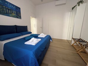 1 quarto, escrivaninha, ferros/tábuas de passar roupa, Wi-Fi de cortesia