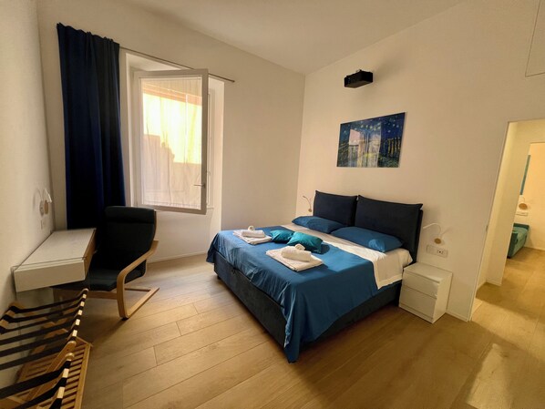 1 habitación, escritorio, tabla de planchar con plancha y wifi gratis 