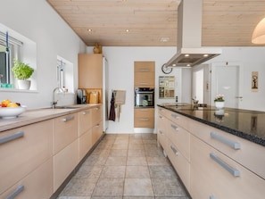 Fridge, microwave, dishwasher, cookware/dishes/utensils