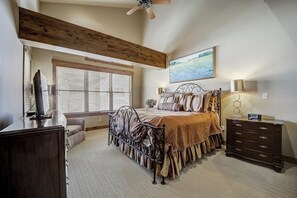 4 bedrooms, iron/ironing board, travel cot, free WiFi