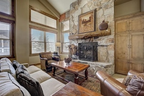 Smart TV, fireplace