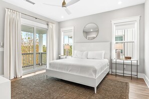 9 室のベッドルーム、デスク、アイロン / アイロン台、旅行用ベビーベッド