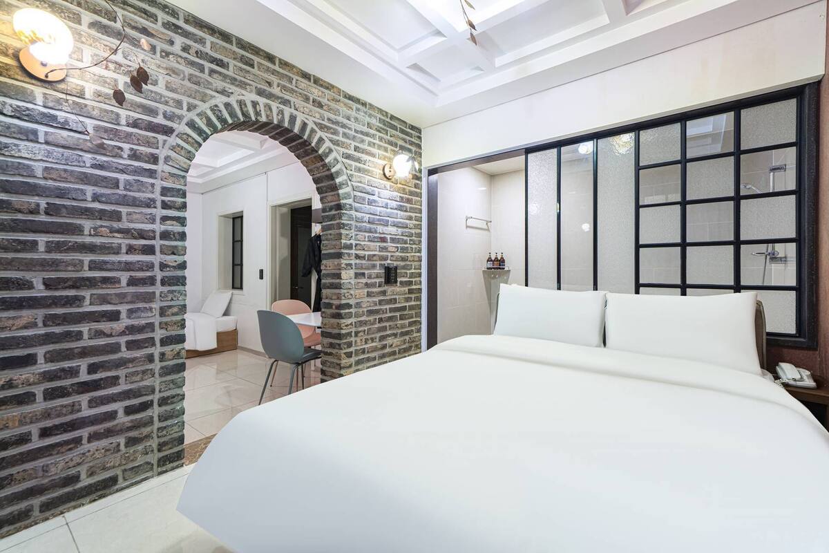 Suite | Kalis bunyi, Wi-fi percuma