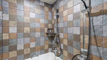 Deluxe Double Room | Bathroom | Hair dryer, towels, soap, shampoo