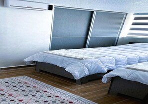 2 bedrooms, Internet, bed sheets - kirakoupolis House & Restaurant (Al-Karak)