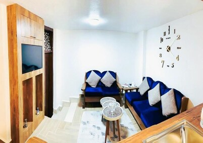 kirakoupolis House & Restaurant