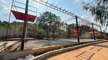 Ropes course (team building)