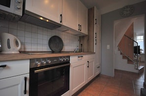 Microondas, horno, lavavajillas