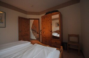 Unclassified image, 4 of 20, button