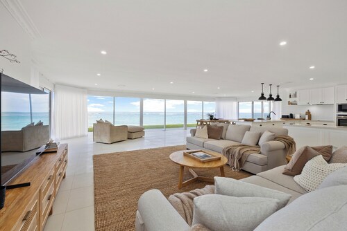 White Haven -Ledge Point's Ultimate Coastal Escape