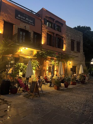 Exterior - BARBARIAN - 3 BEDROOM 2 TOILET 3 SHOWER HOUSE IN THE OLD TOWN next to port (Rodos)