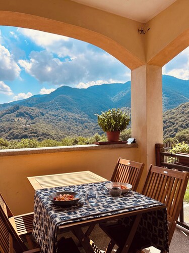 Panoramic two-story dwelling with private garden, surrounded by green woods.